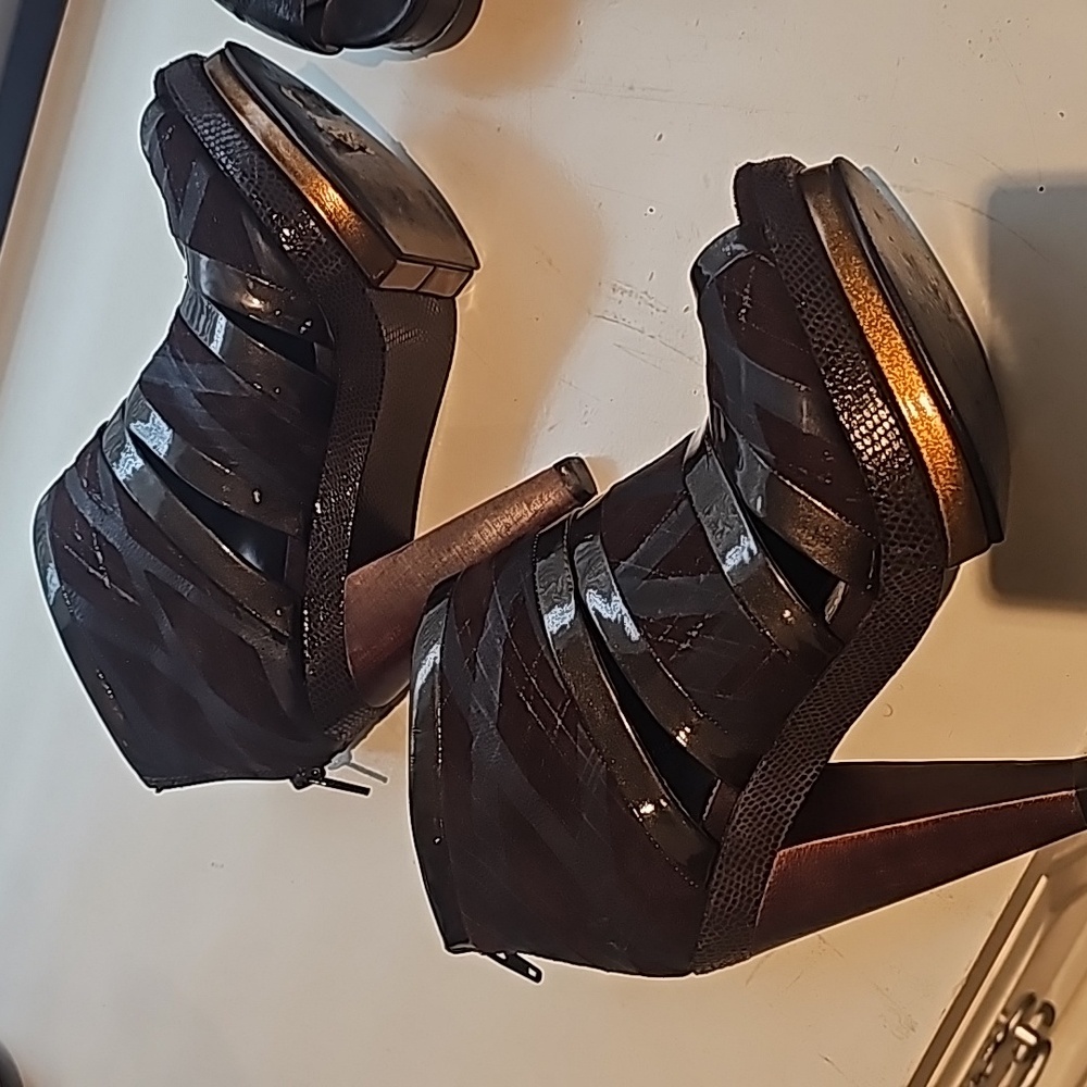 6.5 Fergie Ankle boots